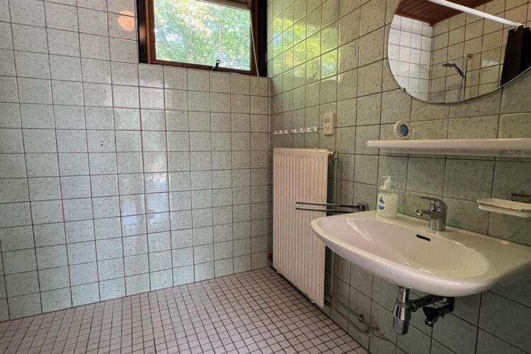 Lovely Holiday Home In Limburg Amid Lush Forest Stramproy Екстериор снимка
