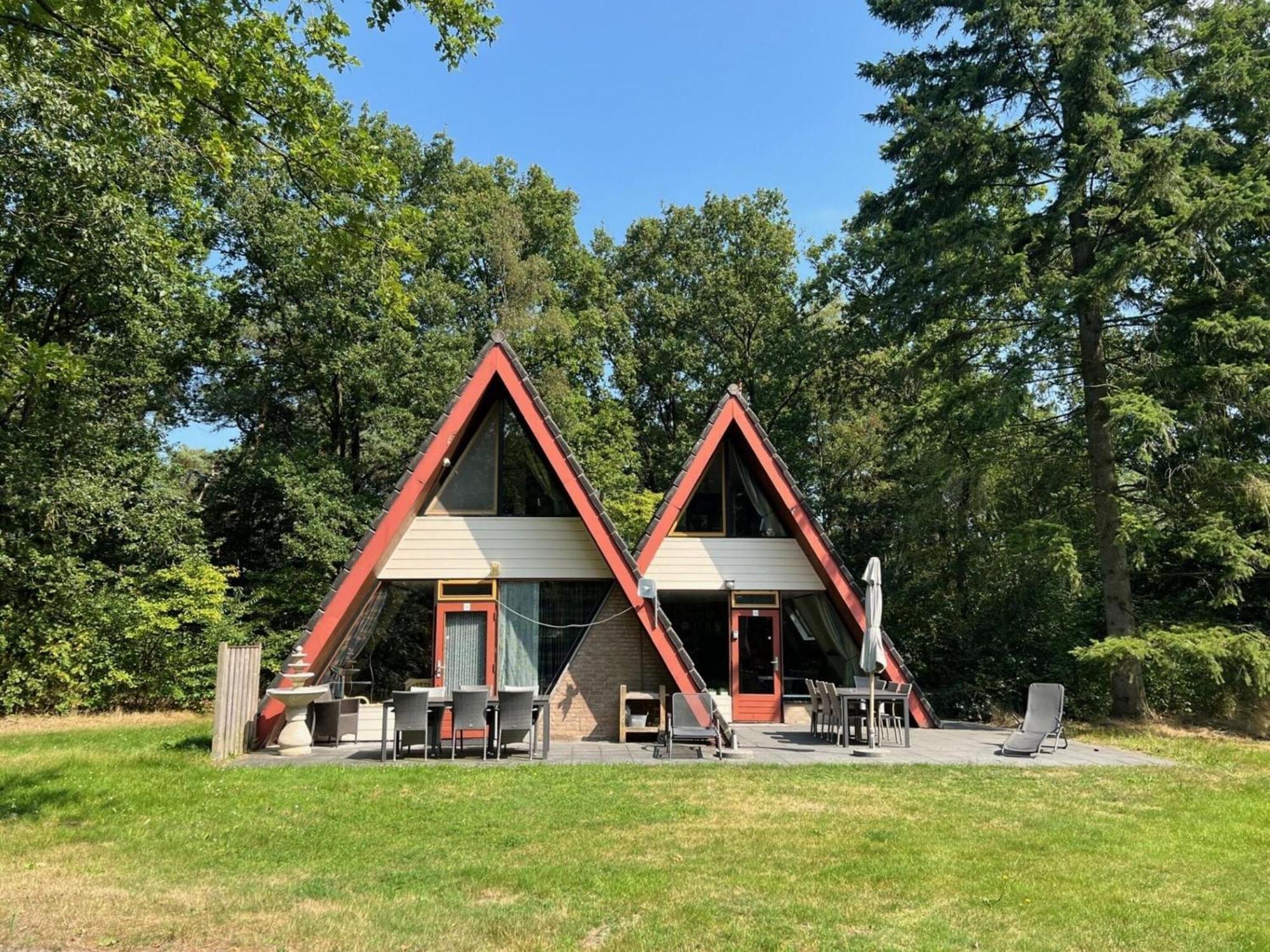 Lovely Holiday Home In Limburg Amid Lush Forest Stramproy Екстериор снимка